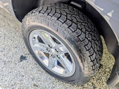 Used 2018 RAM 1500 Express w/ Express Value Package AWD/4WD image 12