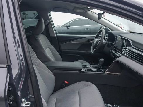 Used 2025 Toyota Camry LE FWD image 17