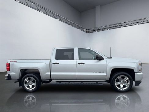 Used 2018 Chevrolet Silverado 1500 Custom w/ Custom Value Package AWD/4WD image 3