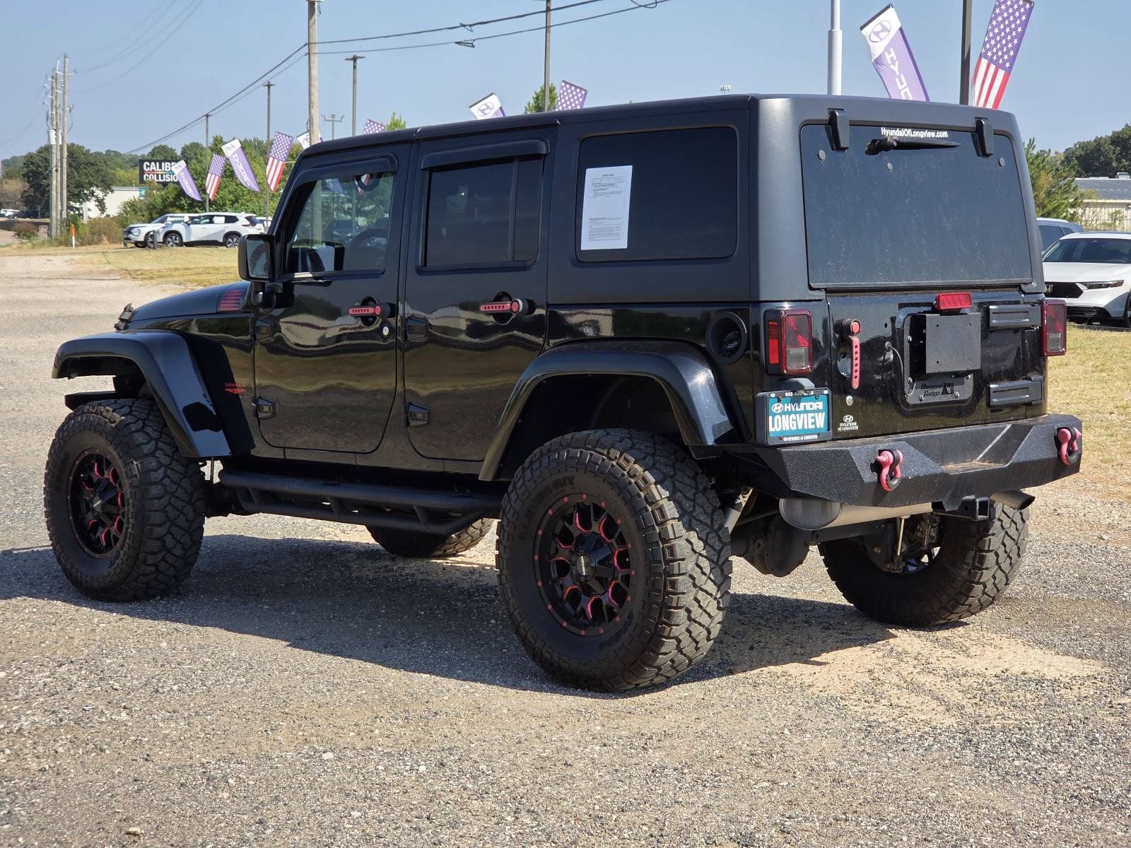 Used 2017 Jeep Wrangler Unlimited Sahara w/ Connectivity Group AWD/4WD image 4