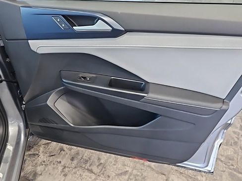 Used 2024 Volkswagen Taos SE image 11