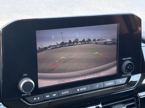 Used 2022 Nissan Pathfinder SV FWD image 23