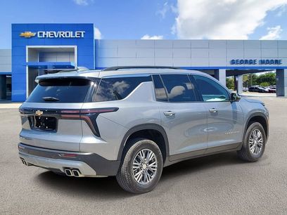 Certified 2025 Chevrolet Traverse LT