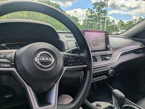 Used 2024 Nissan Altima 2.5 SV FWD image 29