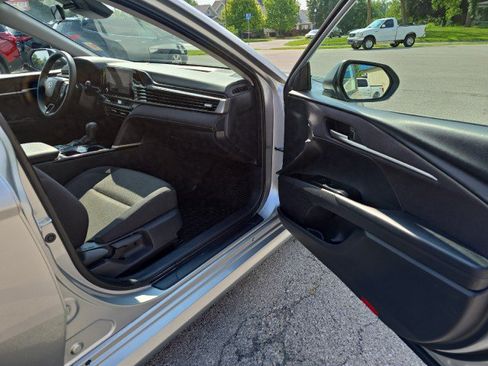 Used 2025 Toyota Camry LE FWD image 36