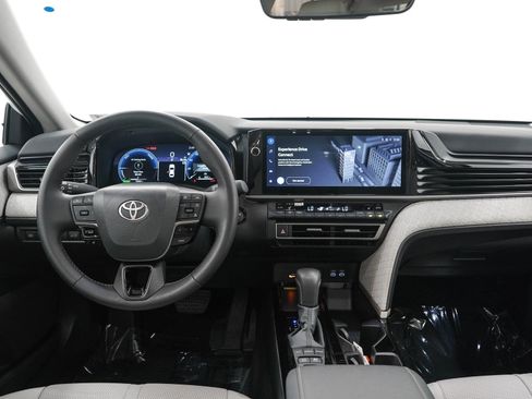 Used 2026 Toyota Camry XLE AWD/4WD image 14