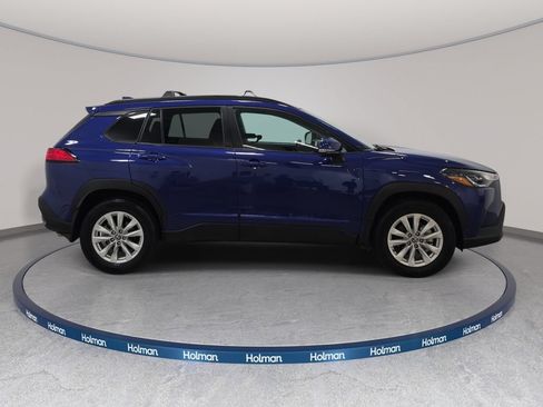 Used 2022 Toyota Corolla Cross LE AWD/4WD image 5
