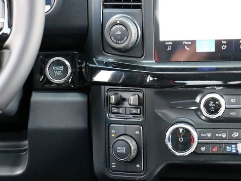 New 2026 Ford F250 Lariat w/ Black Appearance Package image 31