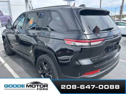 Used 2023 Jeep Grand Cherokee Altitude AWD/4WD image 3