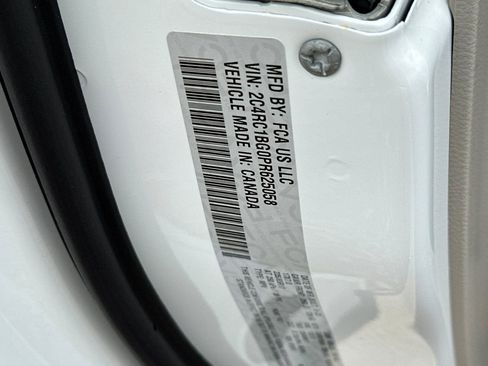 Used 2023 Chrysler Pacifica Touring-L FWD image 34