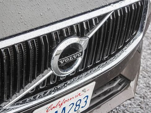 Used 2020 Volvo XC60 T5 Momentum w/ Protection Package Premier image 14