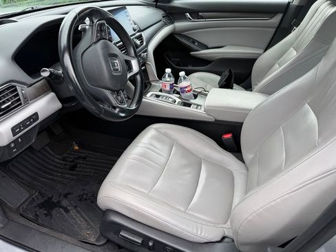 Used 2018 Honda Accord Touring image 9