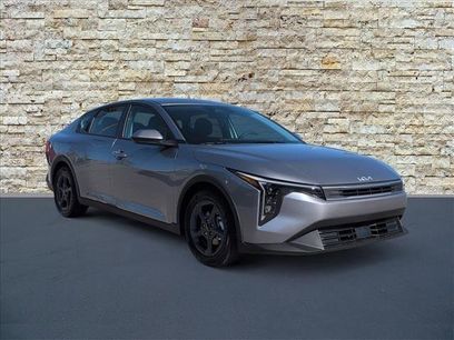 New 2025 Kia K4 LXS