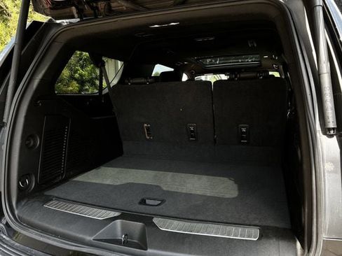 Used 2023 Chevrolet Suburban RST w/ Luxury Package image 35