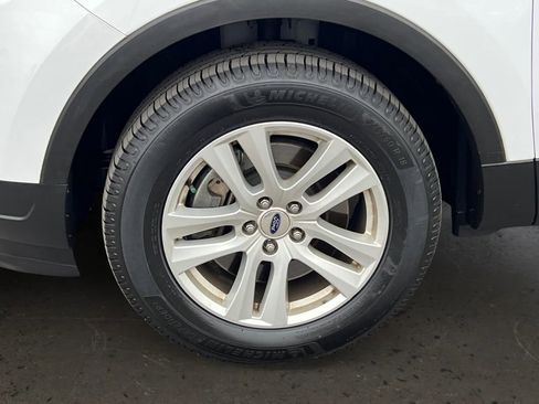 Used 2018 Ford Explorer XLT image 26