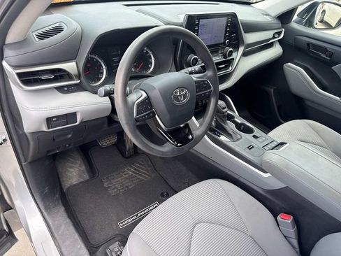 Used 2021 Toyota Highlander L FWD image 23