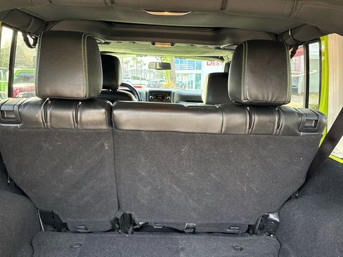 Used 2016 Jeep Wrangler Unlimited Sahara w/ Connectivity Group image 15