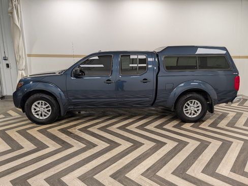 Used 2017 Nissan Frontier SV image 3