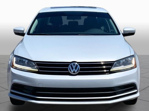 Used 2017 Volkswagen Jetta SE FWD image 4