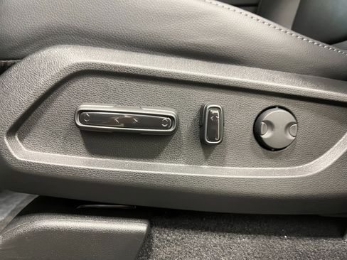 New 2025 Honda Pilot Touring image 14