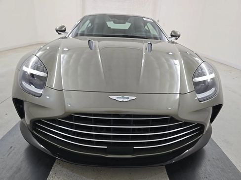 Used 2025 Aston Martin V8 Vantage Coupe RWD image 9