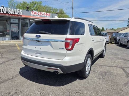 Used 2016 Ford Explorer XLT w/ Equipment Group 202A AWD/4WD image 5