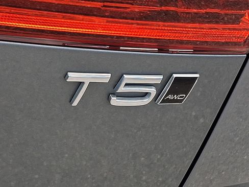Used 2020 Volvo XC60 T5 Momentum AWD/4WD image 28