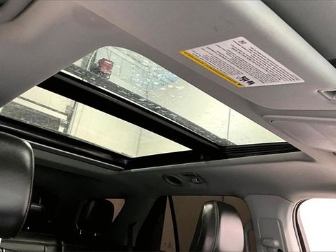 Used 2021 Ford Explorer XLT image 29