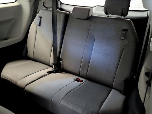 Used 2024 Toyota Sienna LE image 24