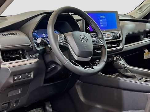 New 2026 Toyota Grand Highlander FWD image 9