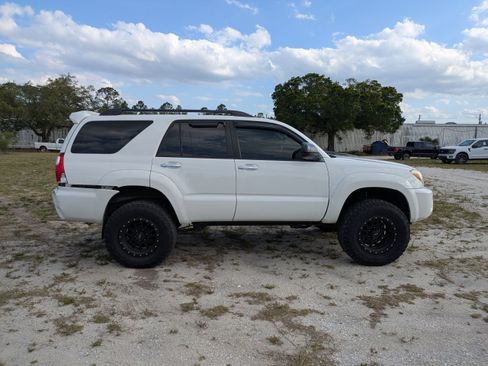 Used 2006 Toyota 4Runner SR5 AWD/4WD image 3