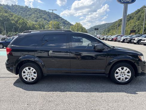 Used 2018 Dodge Journey SE FWD image 3