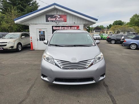 Used 2016 Toyota Sienna LE FWD image 2