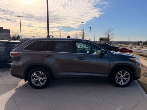 Used 2014 Toyota Highlander XLE image 8