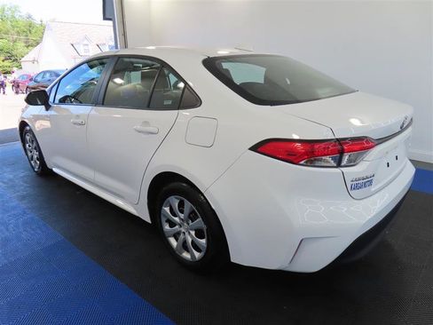 Used 2026 Toyota Corolla LE FWD image 11