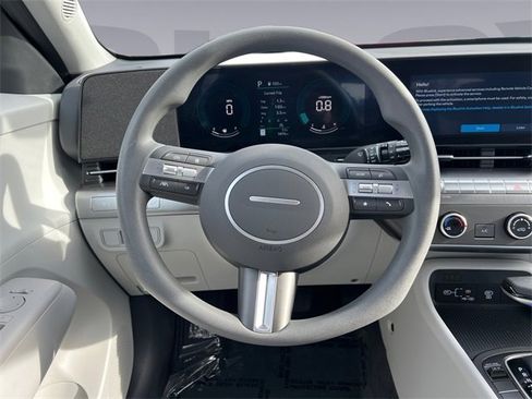 Used 2025 Hyundai Kona SE image 13