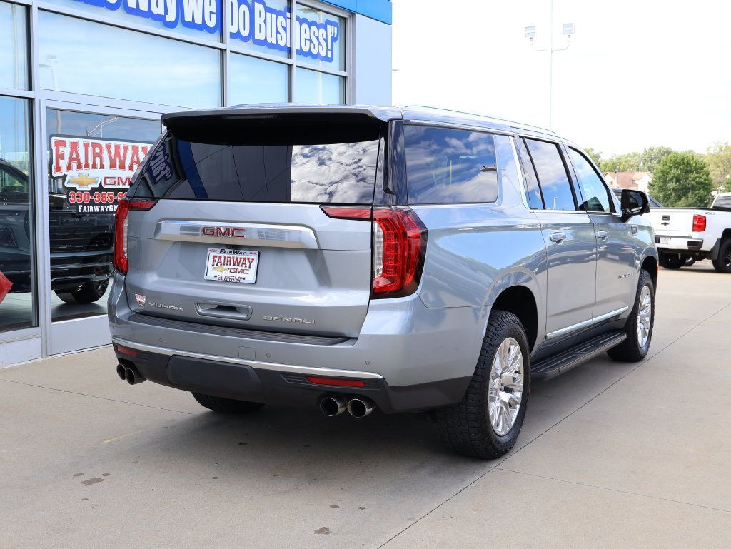 Used 2024 GMC Yukon XL Denali AWD/4WD image 3
