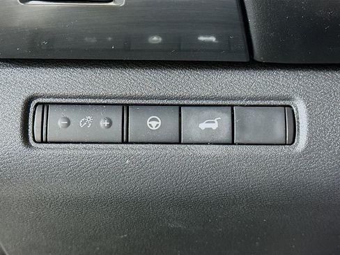 Used 2022 Nissan Pathfinder SL w/ SL Premium Package image 17