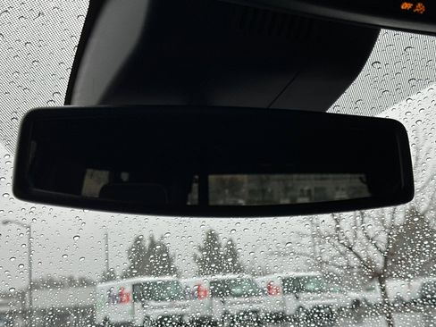 Used 2024 GMC Yukon XL SLT image 24