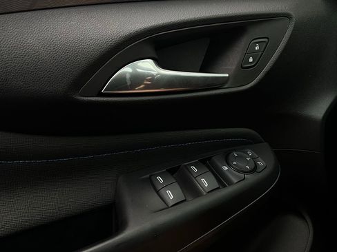 Used 2025 Buick Envista Sport Touring image 19