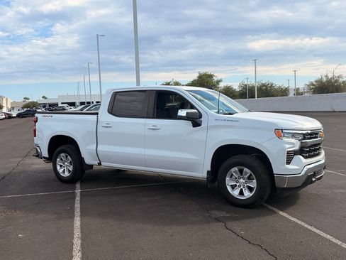 Used 2024 Chevrolet Silverado 1500 LT AWD/4WD image 8