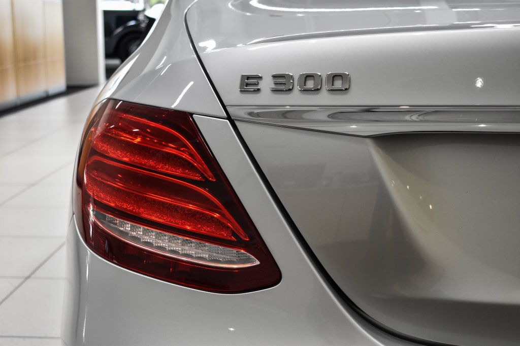 Used 2019 Mercedes-Benz E 300 4MATIC image 12