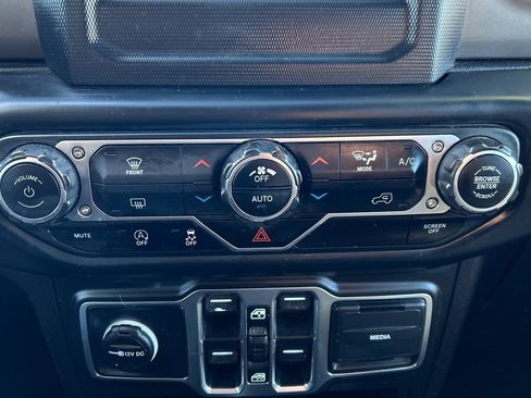 Used 2018 Jeep Wrangler Unlimited Sport S image 29