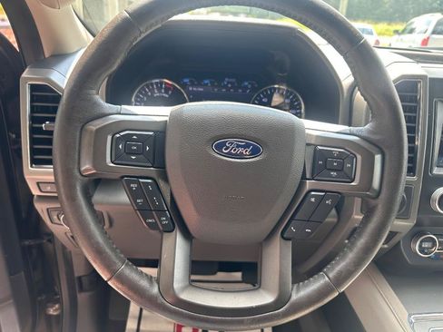 Used 2019 Ford Expedition XLT w/ Equipment Group 202A RWD image 12