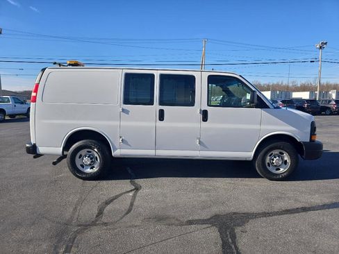 Used 2016 Chevrolet Express 2500 image 5