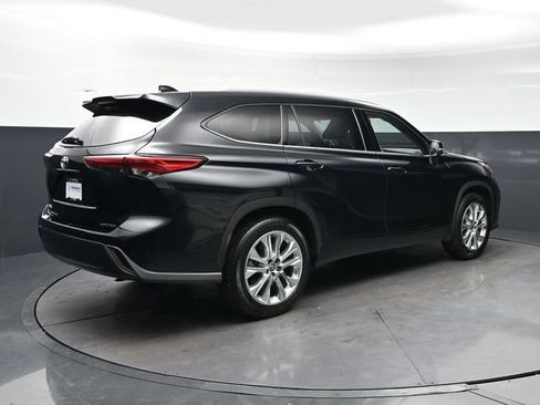 Used 2020 Toyota Highlander Limited FWD image 5