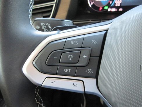 Used 2025 Volkswagen Atlas SE image 20