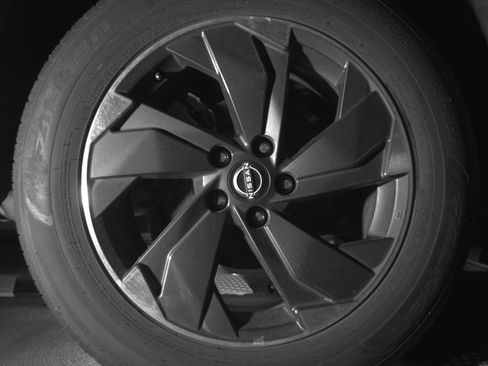 Used 2025 Nissan Rogue SV FWD image 15