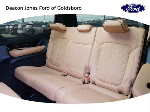 Used 2022 Jeep Grand Wagoneer Series III image 15