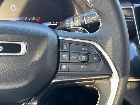 Used 2023 Jeep Grand Cherokee L Laredo image 20